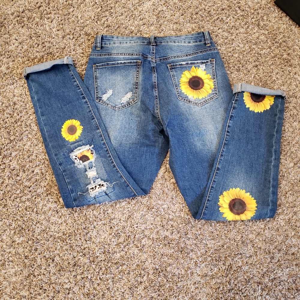 Distressed sunflower jeans with matching tank - Picture 5 of 11